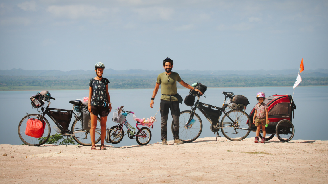 Семейство пътешественици – от Сливен и С...
