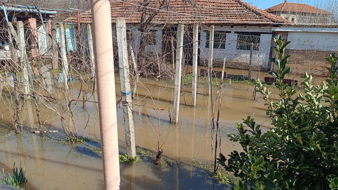 Наводнени къщи в село Обручище