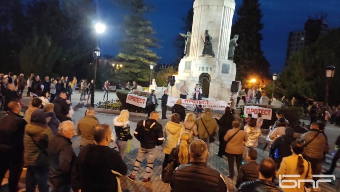 Стотици протестираха срещу лошото качество на водата във Велико Търново