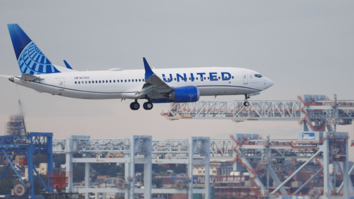 Boeing 737 Max 8 на United Airlines каца на международното летище Бостън Логан, Масачузетс, САЩ, 27 септември 2024 г.