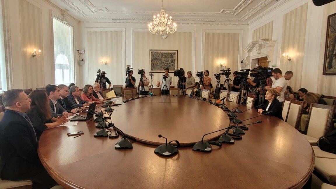 Неуспешна първа среща на ИТН с депутат от "Величие"