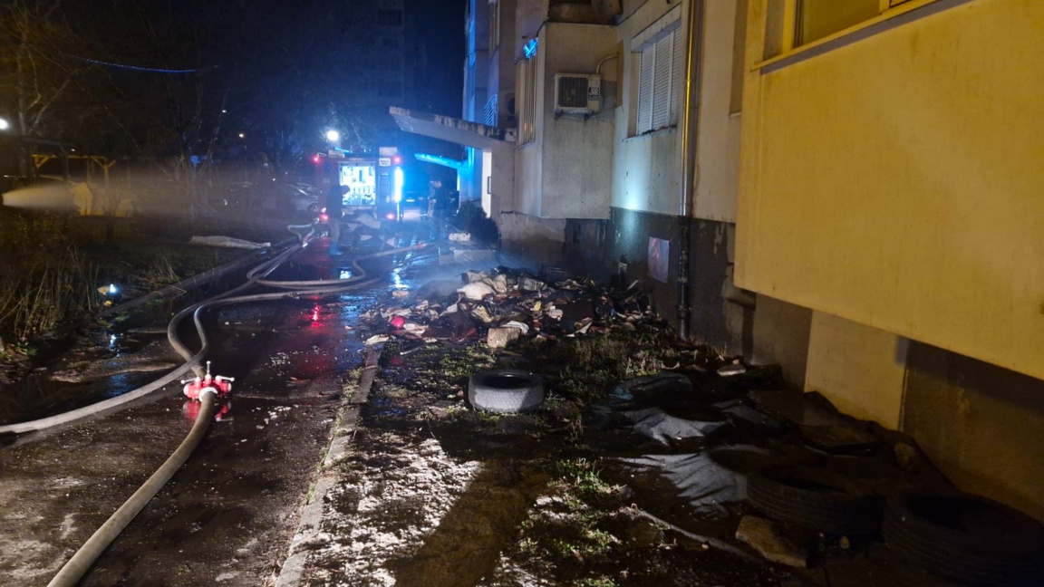 Майка и двете ѝ дъщери загинаха при пожар в жилищен блок в София 
