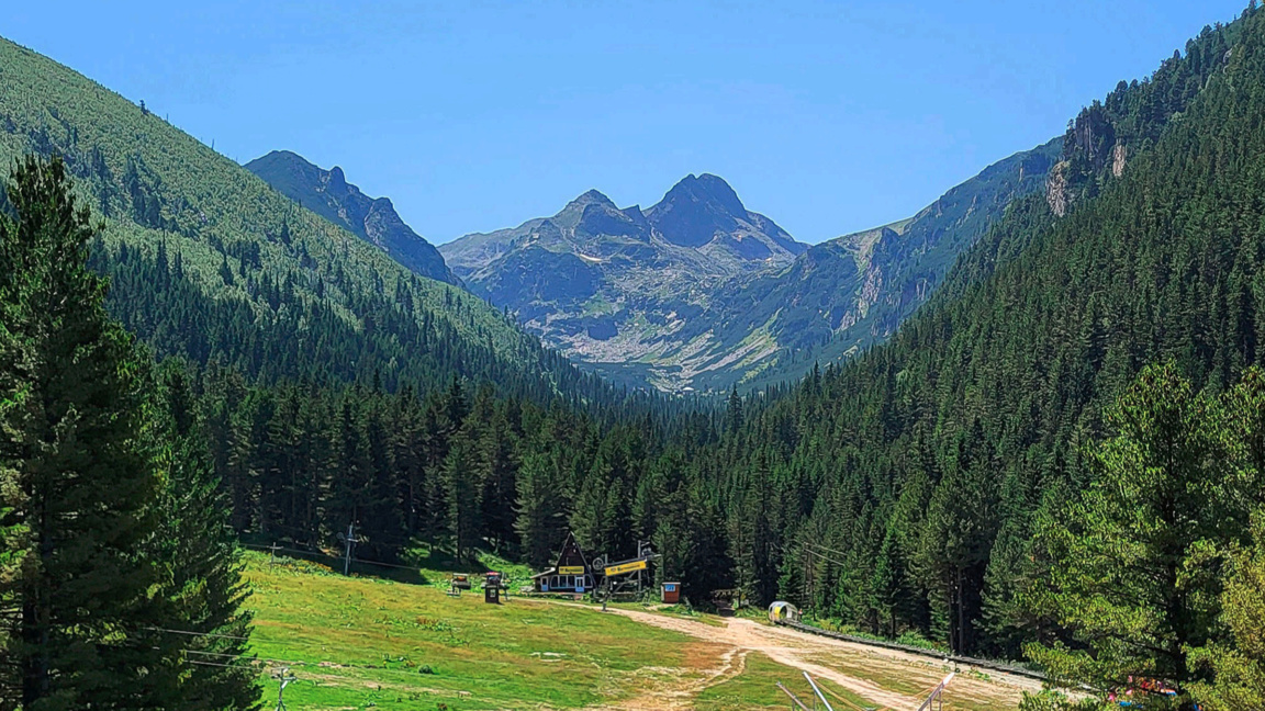 Des associations touristiques exigent un...