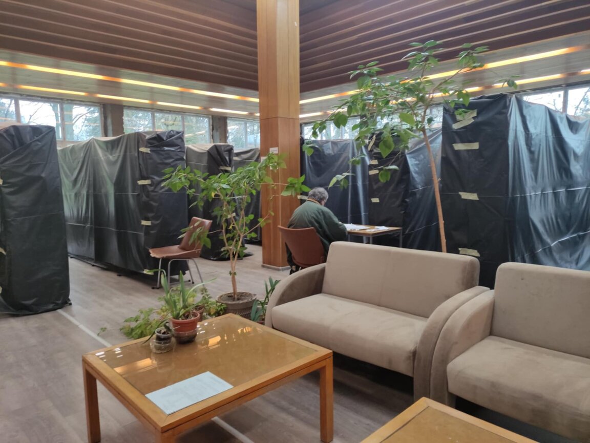 Затварят временно библиотеката...