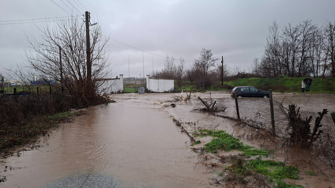 Продължава укрепването на дигата на Телки дере, което наводни Гелеменово