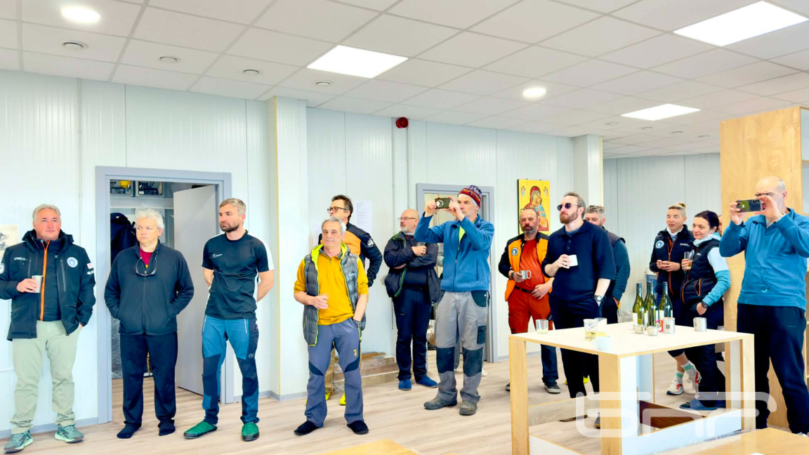 Изложба с творби на Жорж Папазов на остр...