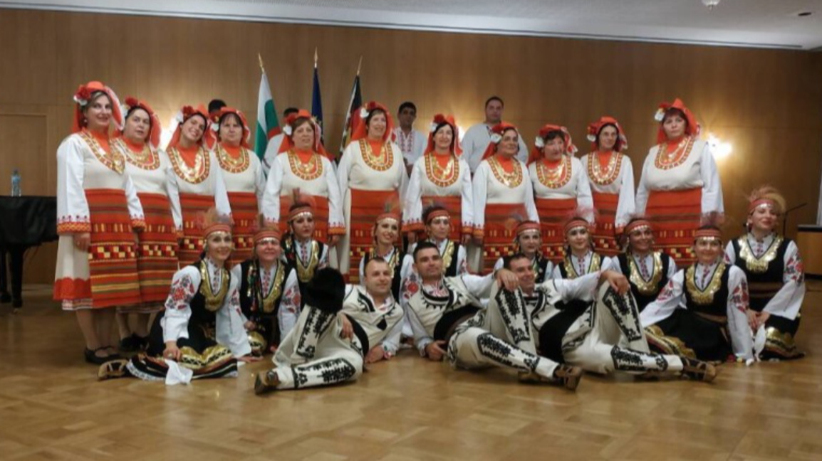 Фолклорен ансамбъл "Приморско" отбелязва...