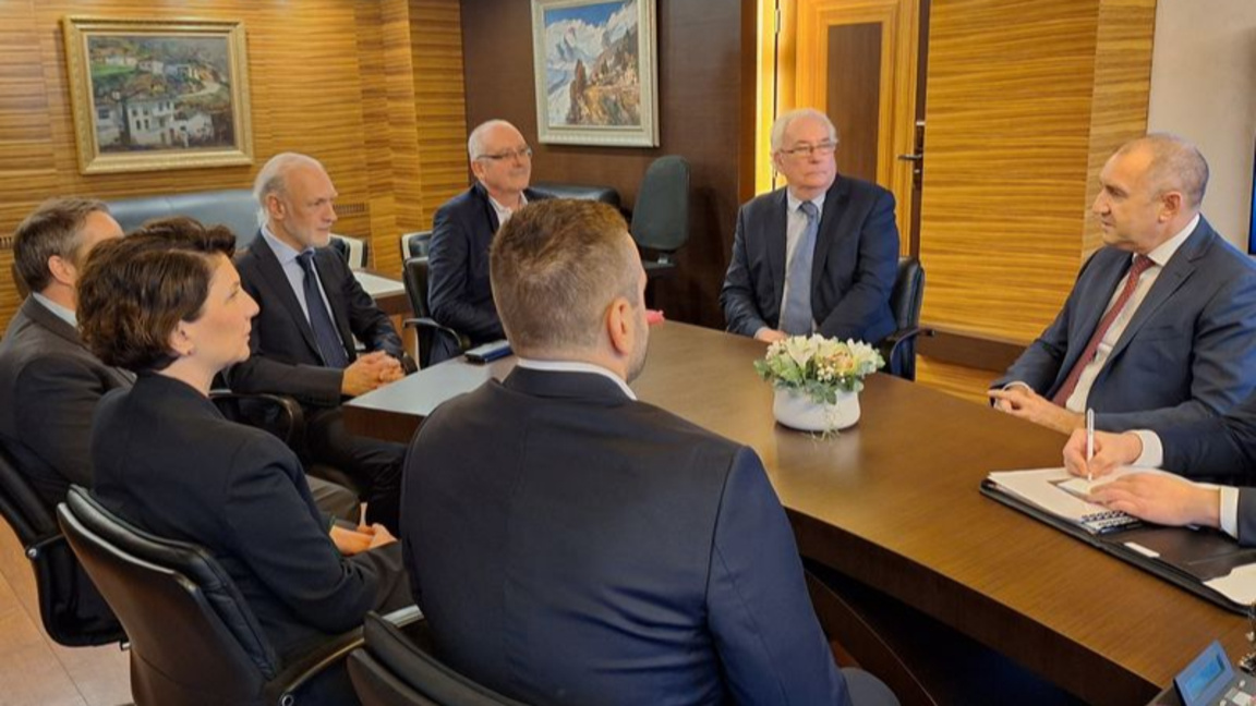 Радев на среща с инвеститори за подводна оптична инфраструктура в Черно море