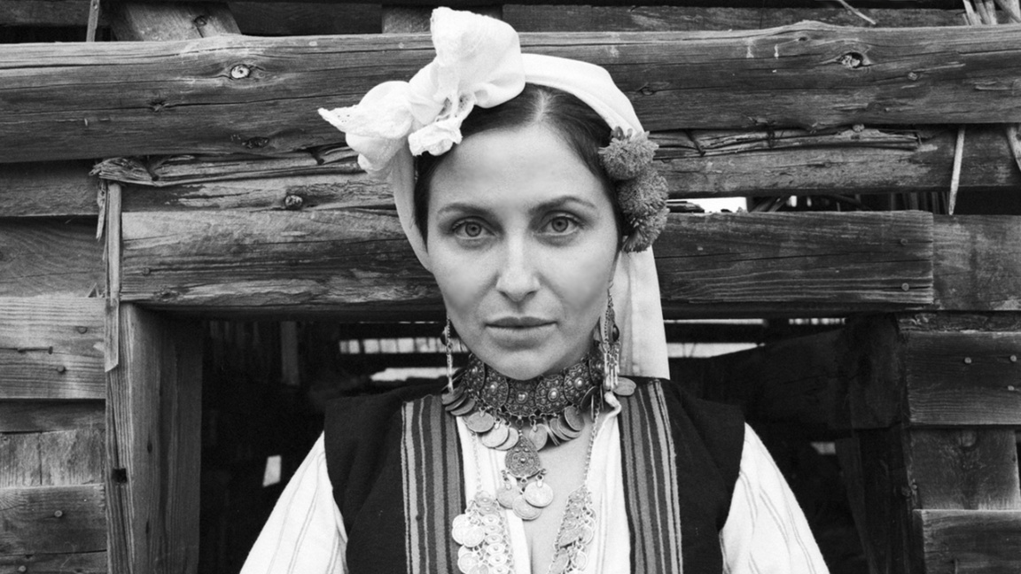 MIA D. тражи магију у бугарском фолклору...