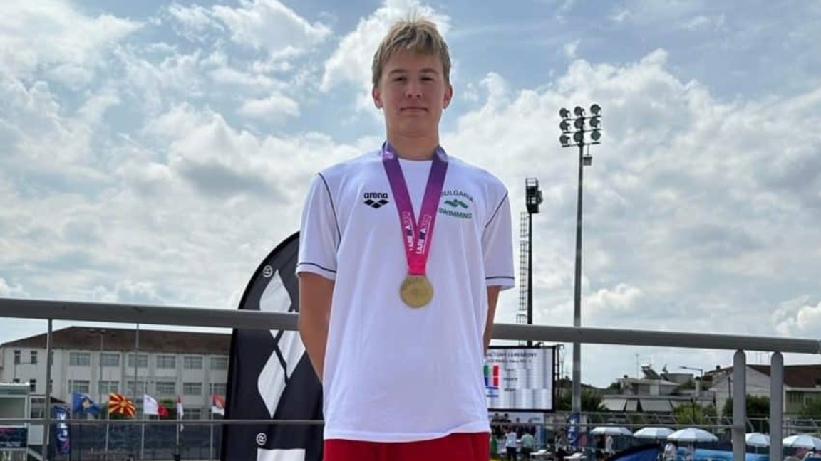 Плувец с голямо сърце...