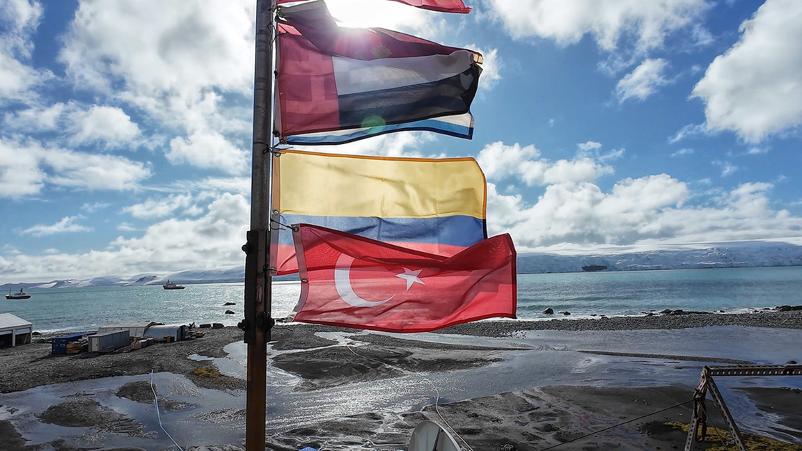 10. Türk Antarktika Bilim Seferi'nden Bulgar meslektaşlarına ziyaret 