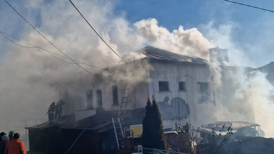 Възрастен мъж пострада при пожар в Смолян
