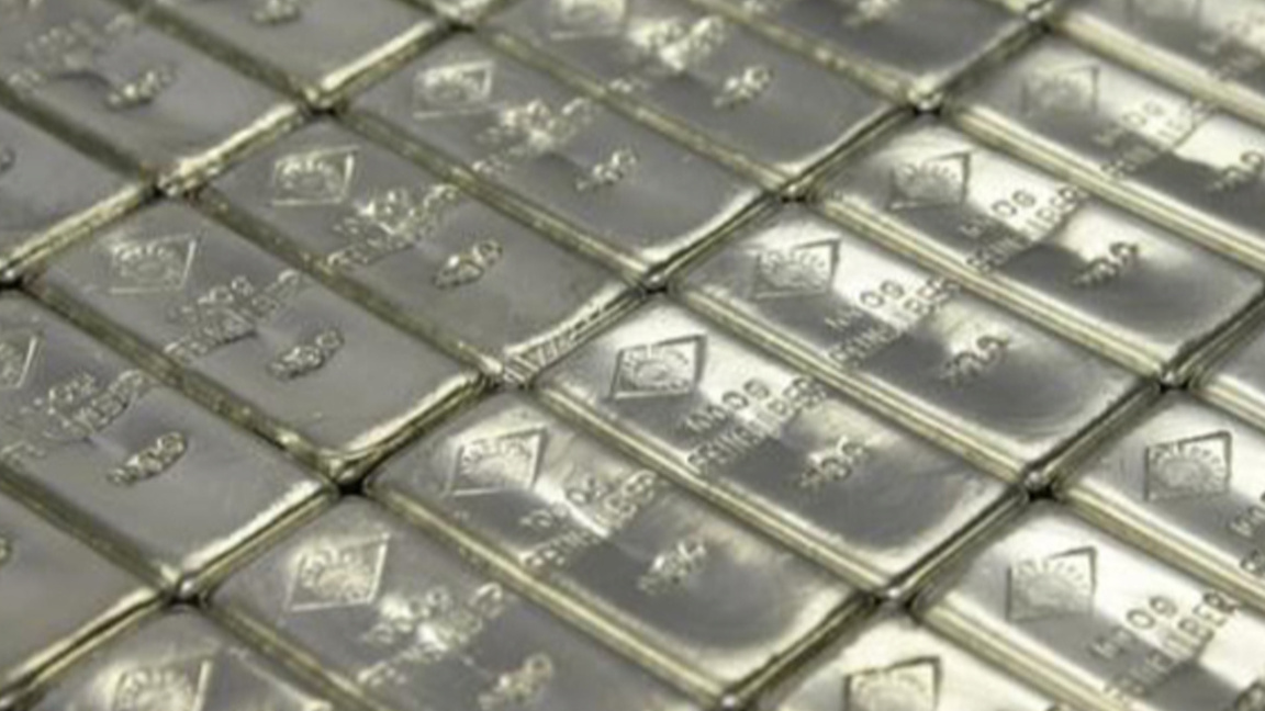 Спад на долара, рекорди за златото и среброто след разследването на шефа на Фед