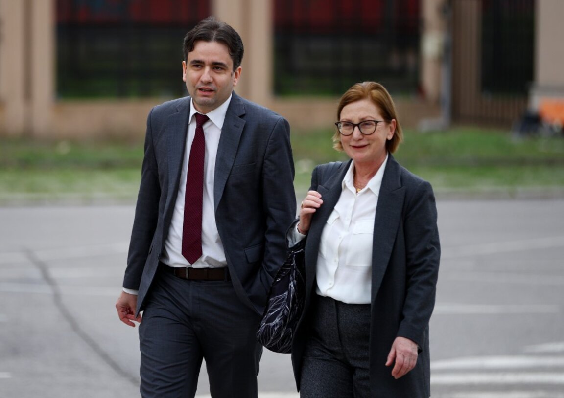 Божидар Божанов пристигна с адвокат Ина Лулчева в СГП