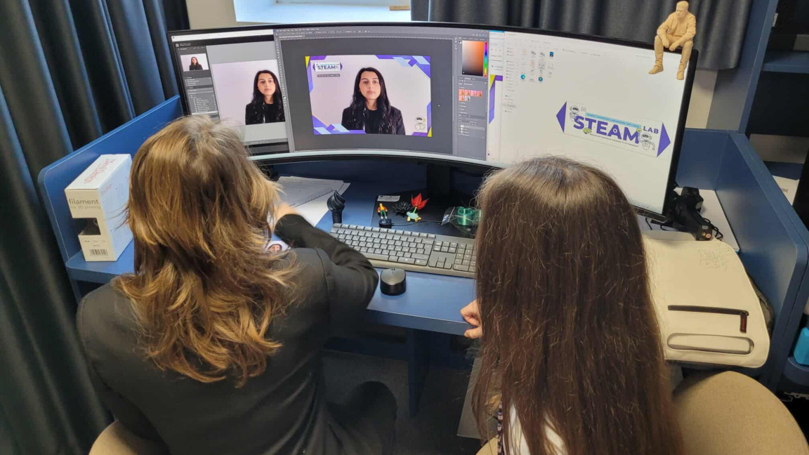 Стем център във Варненската търговска гимназия