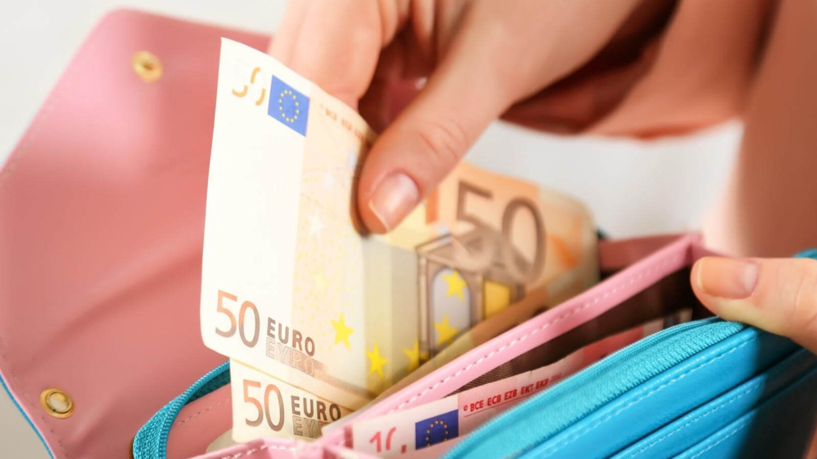 Касите на БНБ работят извънредно в събота до края на месеца