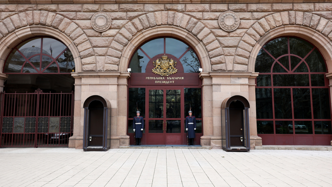 Председница почиње консултације о прелазној влади