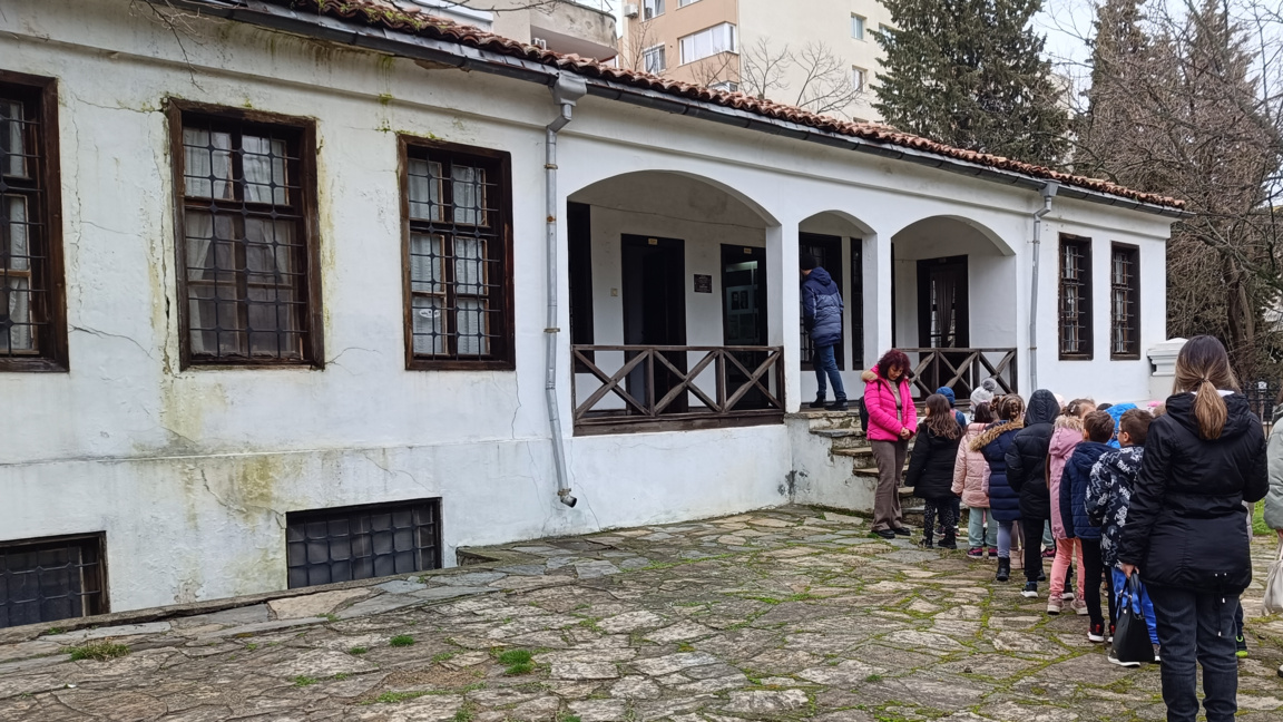 Метохът в двора на църквата "Св. Велкиомъченик Димитър" в Стара Загора