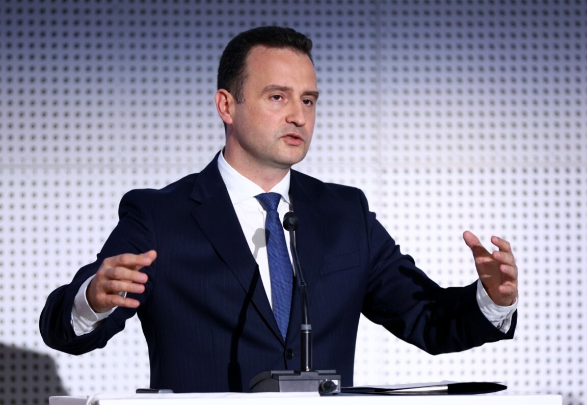 Министърът на енергетиката Жечо Станков на конференцията RE-Source Southeast 2025, посветена на корпоративното снабдяване с възобновяема енергия, София,  21 май 2025 г.