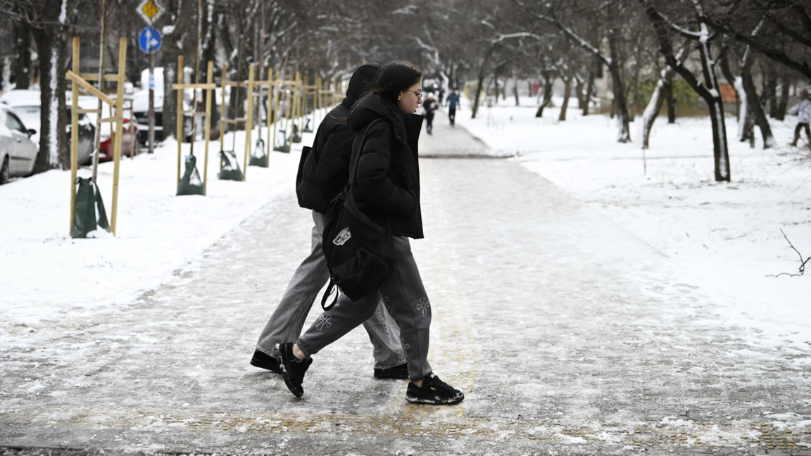 След снега - поледици. Хората недоволстват