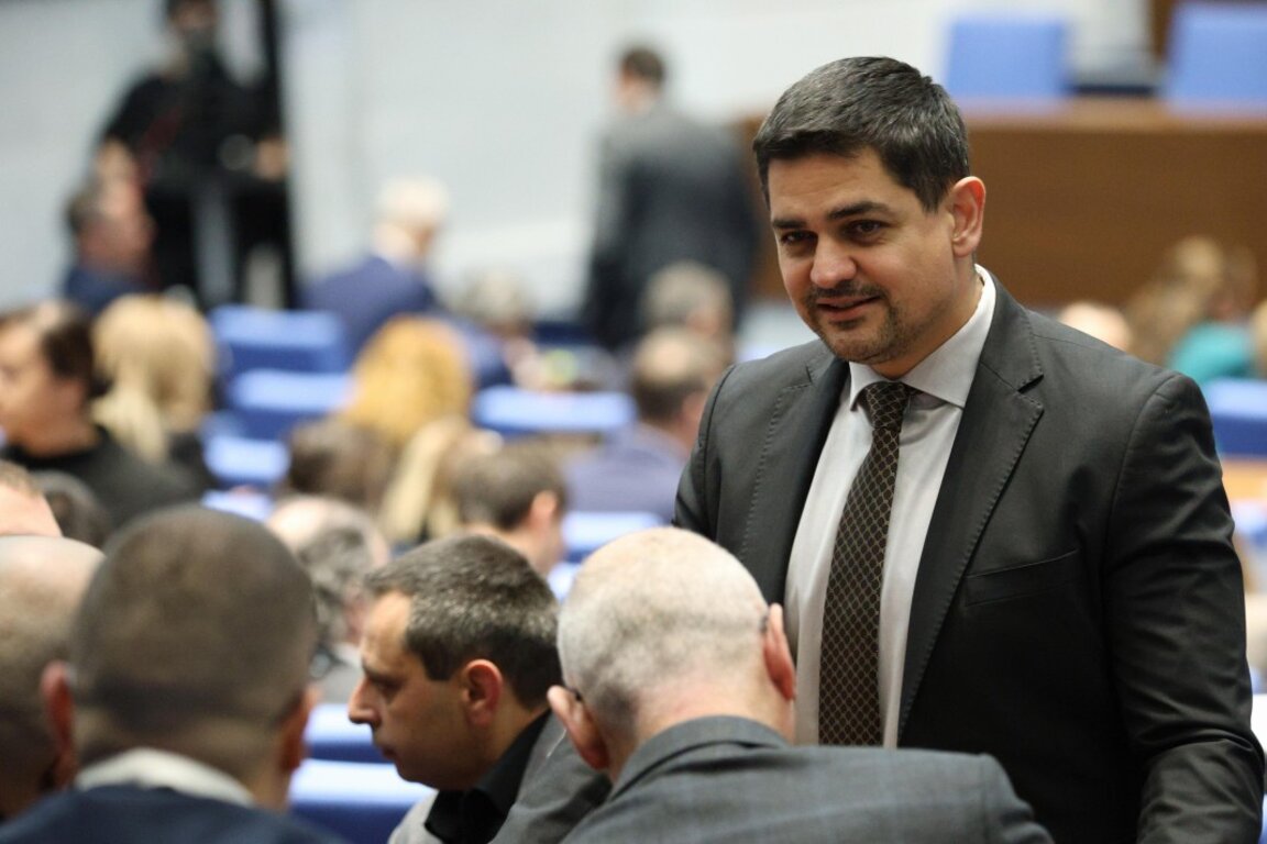 МЕЧ отново на парламентарната сцена, имат си двама нови депутати и ПГ