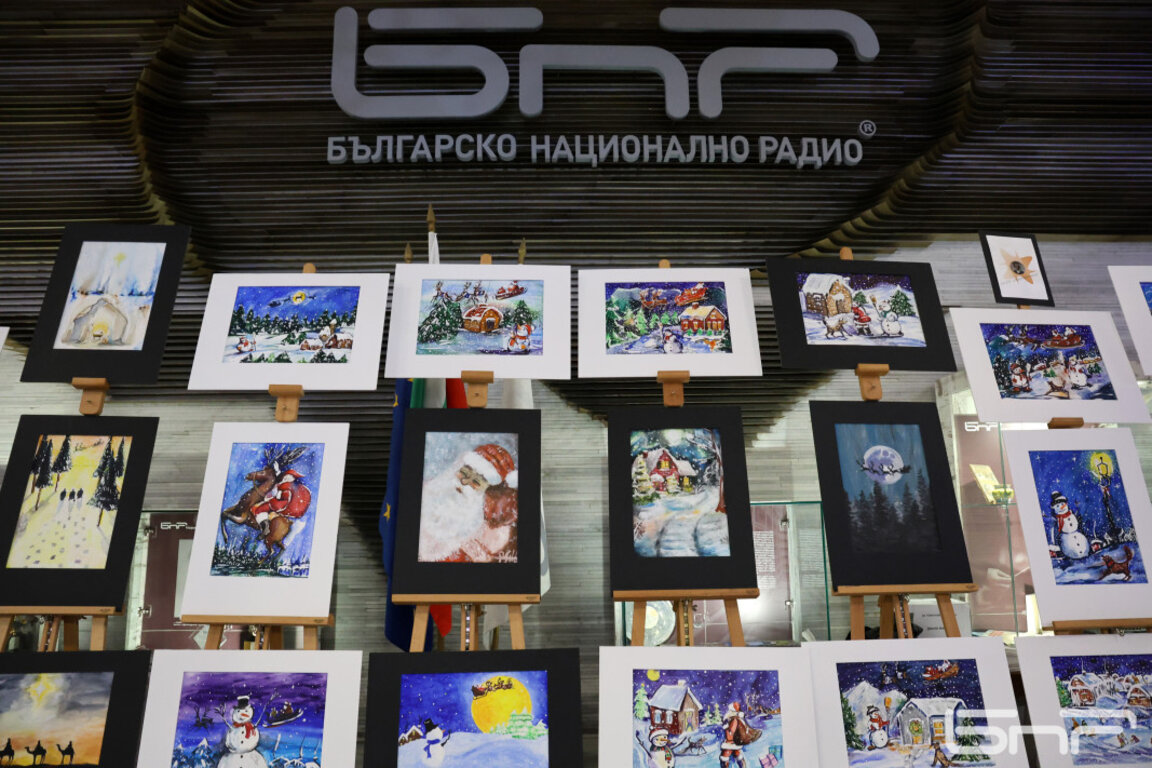 Изложба "Коледна магия" на ученици от столични училища в БНР