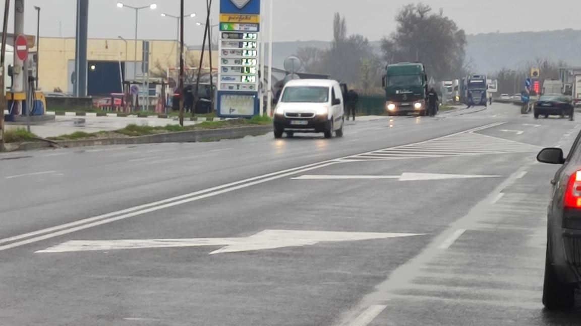 Гръцки фермери блокираха движението през...