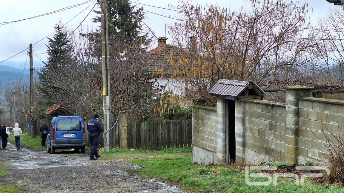 Претърсване на имота на Ивайло Калушев в с. Българи