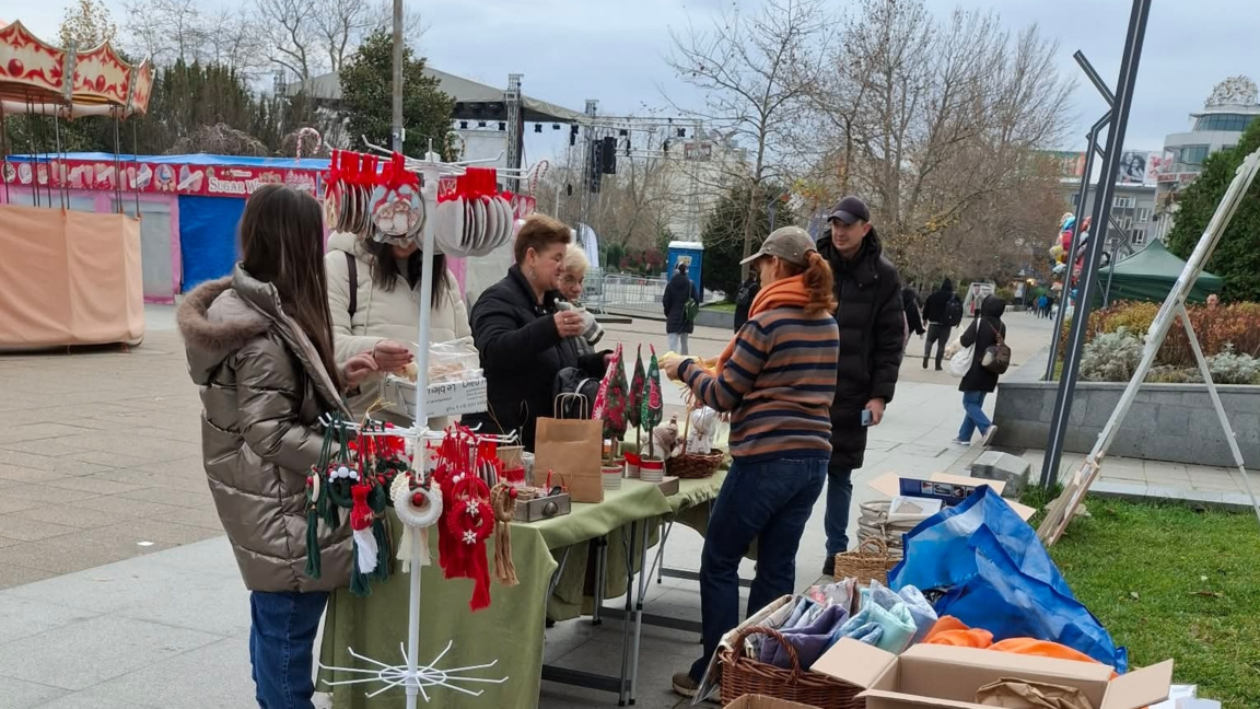 Благотворителен базар за бездомни животни се провежда в Бургас