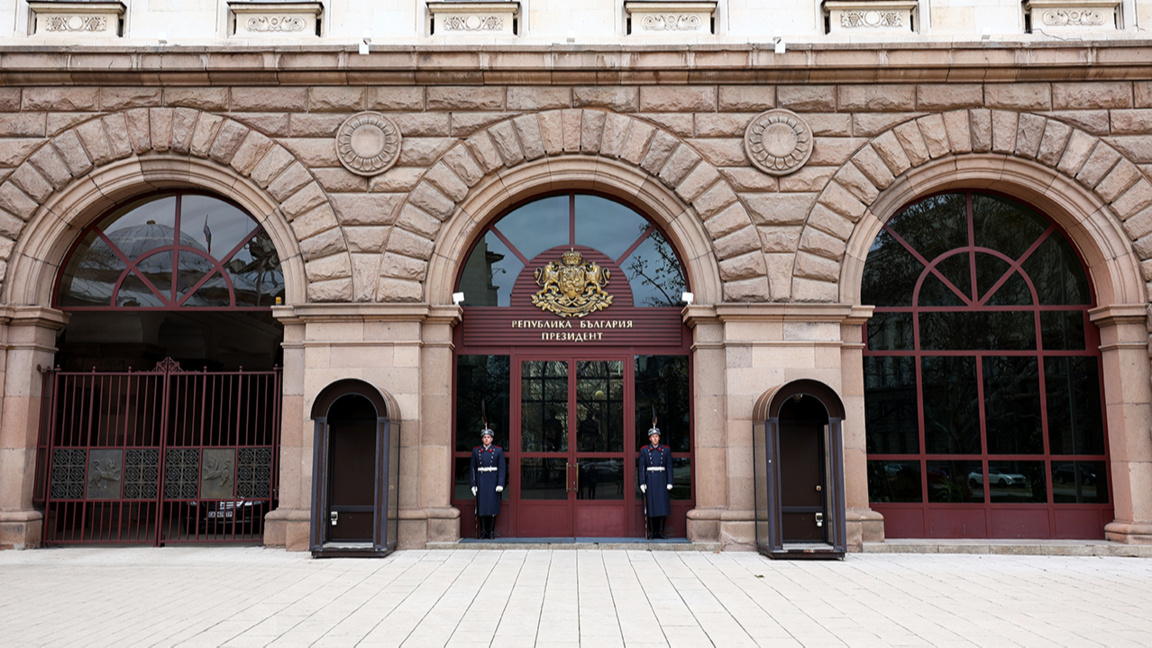 Западни медии за обръщението на Радев и оставката му 