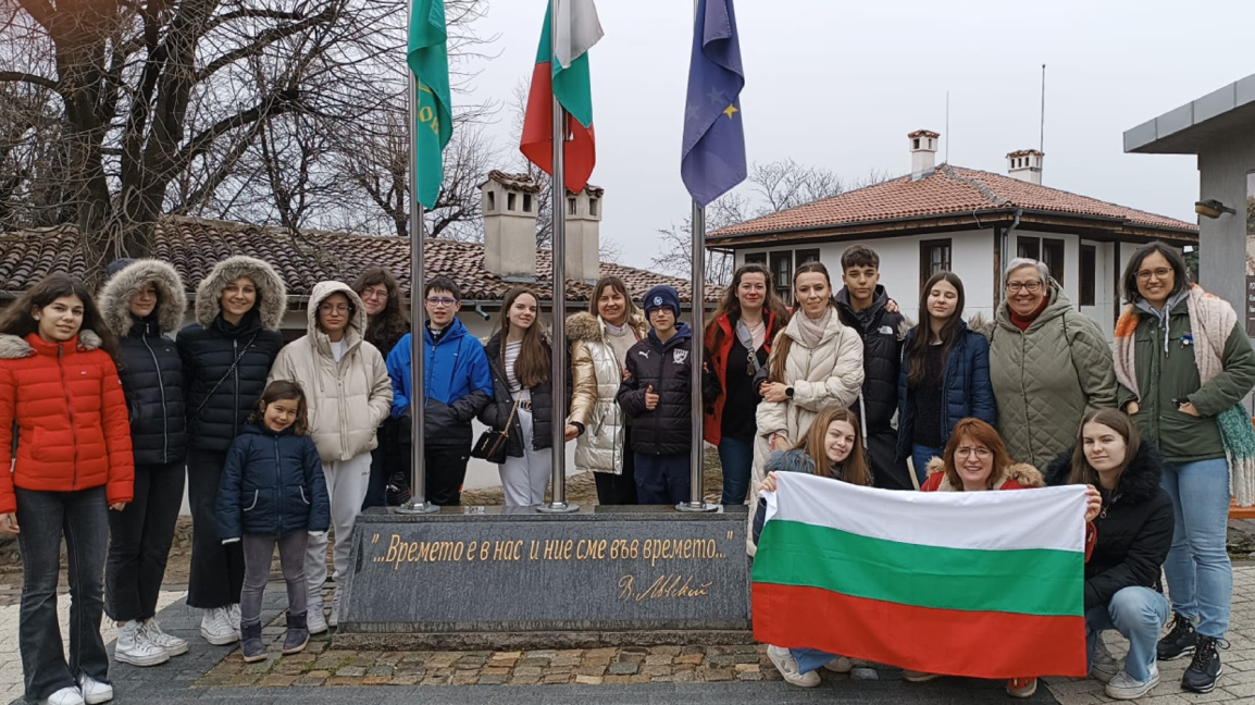 Урок по България … с БНУ "Райна Княгиня" в град Бургос, Испания 