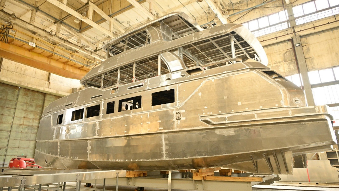 В Бургас започна производството на първите три катамарана