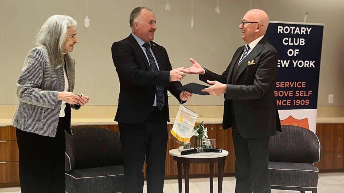 Генералният ни консул в Ню Йорк представ...