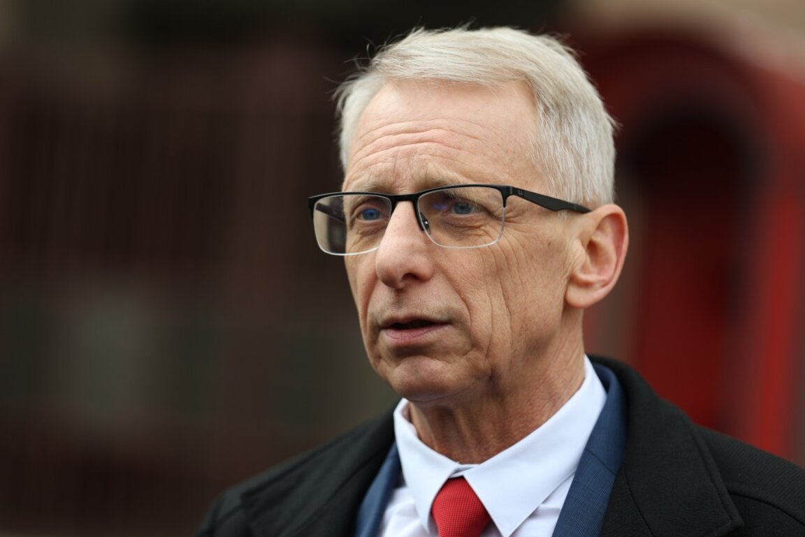 Николай Денков преди началото на заседанието на Консултативния съвет за национална сигурност при президента -  18 февруари 2025 г.