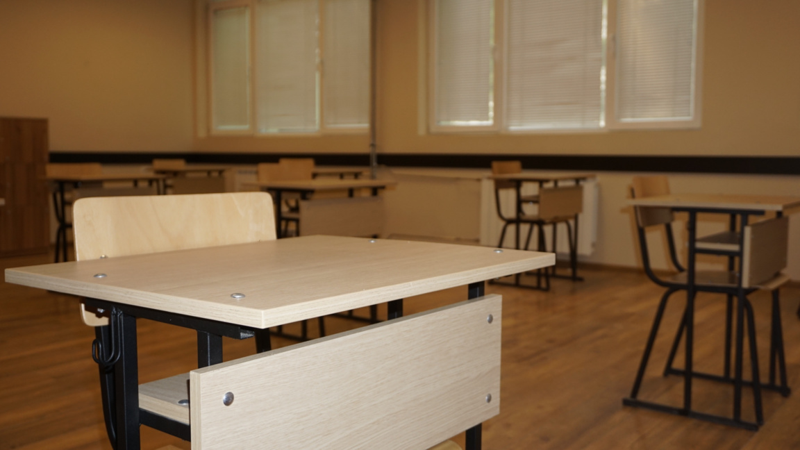 Продължава да намалява броят на ученицит...