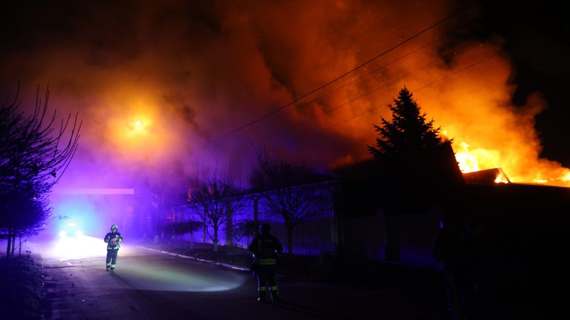 Спасителни екипи изпратени на място след руска атака срещу Запорожие, 25 ноември 2025 г.