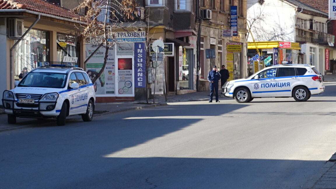 Задържаха двама 17-годишни, нахлули в кюстендилска гимназия