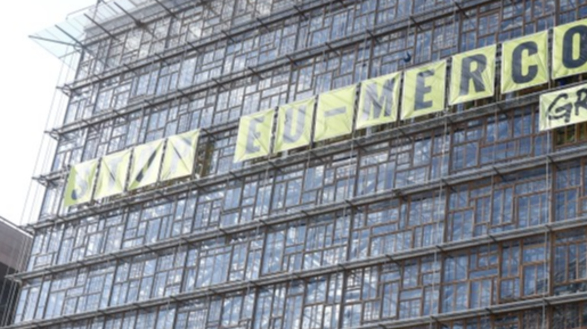 Протест на "Грийнпийс" срещу търговската сделка ЕС-Меркосур, Брюксел, май 2023 г.