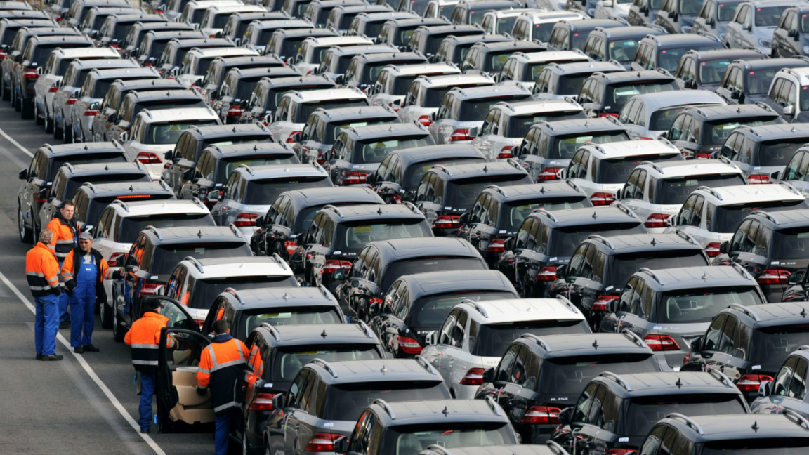 Vânzările de autoturisme noi cresc cu 15...