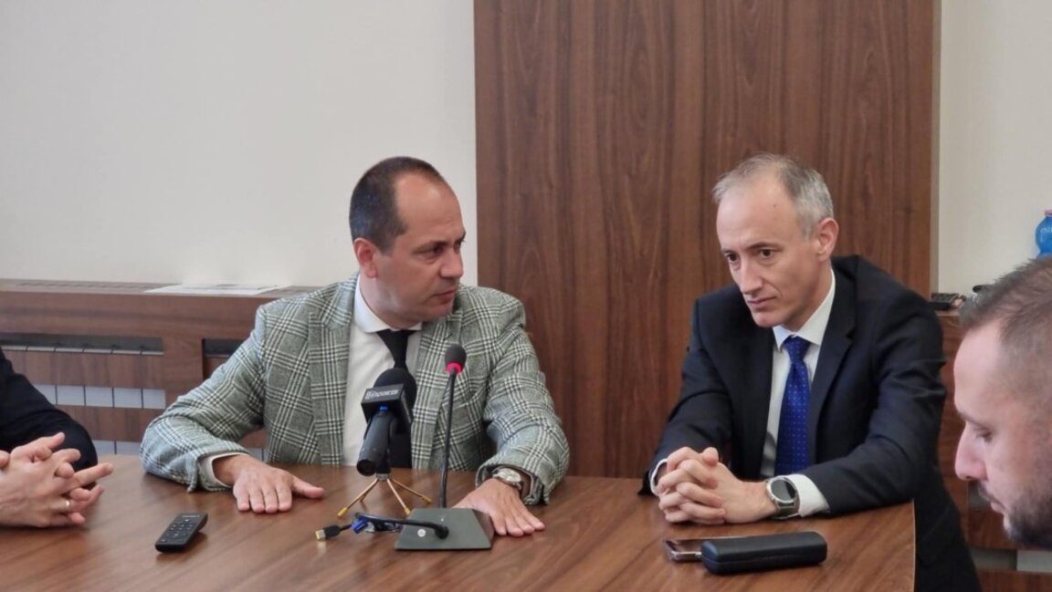 МОН предлага математическите гимназии да се преобразуват в специализирани училища