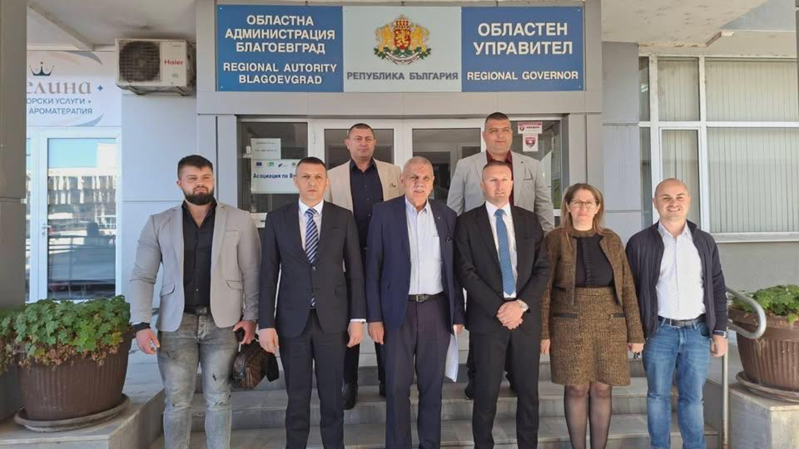 Делян Пеевски отново повежда листата на ...