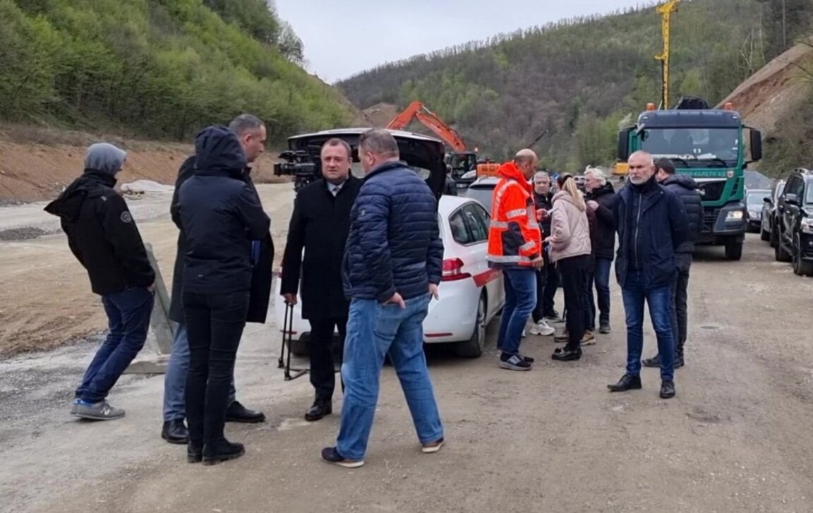 Министър Иванов беше на инспекция на строителството на скоростния път Мездра - Ботевград