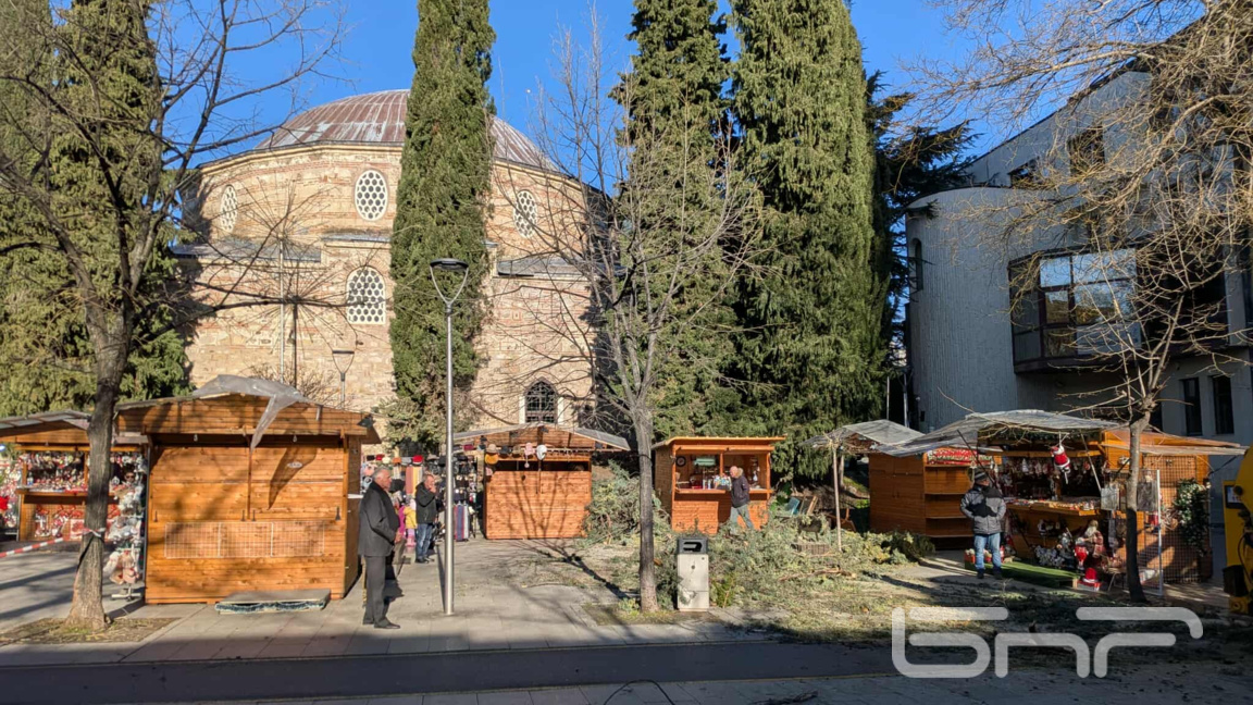 Обстановката в Старозагорско се нормализира след ураганния вятър