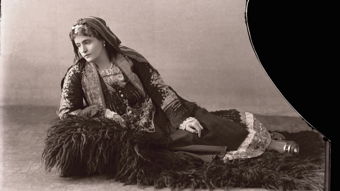 Një ekspozitë na tregon për fotografinë ...