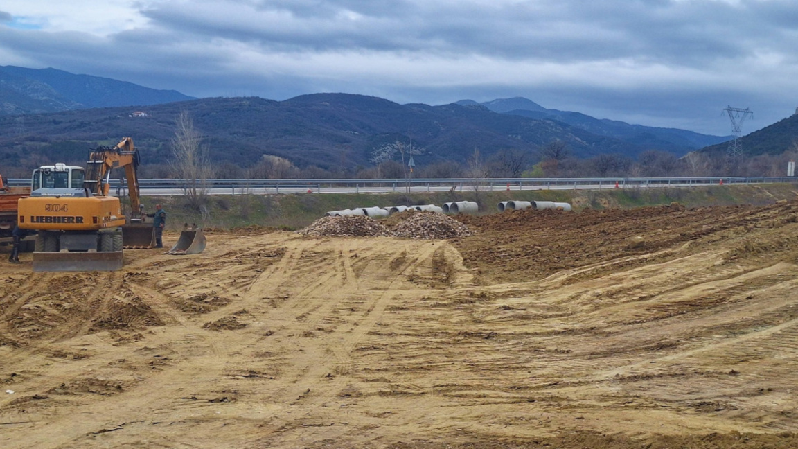Спират ремонта на пътя Комотини–Маказа з...