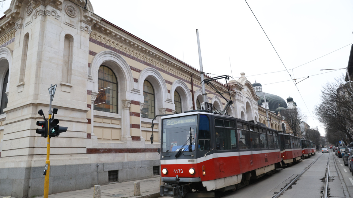 Трамвай е блъснал 11-годишно дете в София