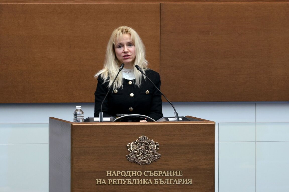 Ваня Василева, депутат от ДПС-ДПС