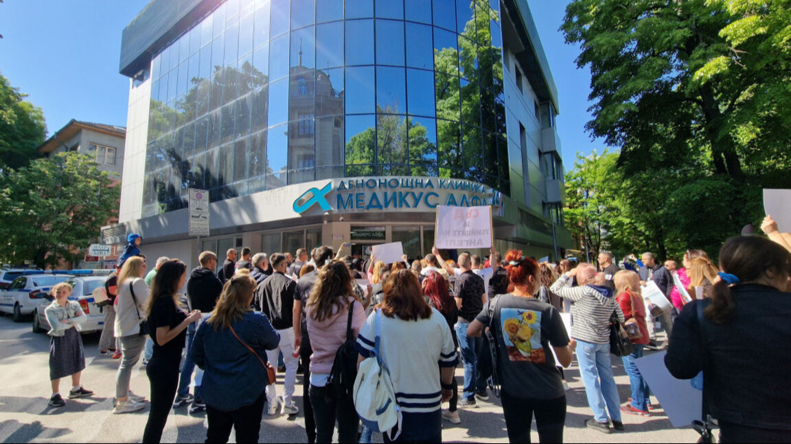 Обвиниха още двама лекари за смъртта на ...