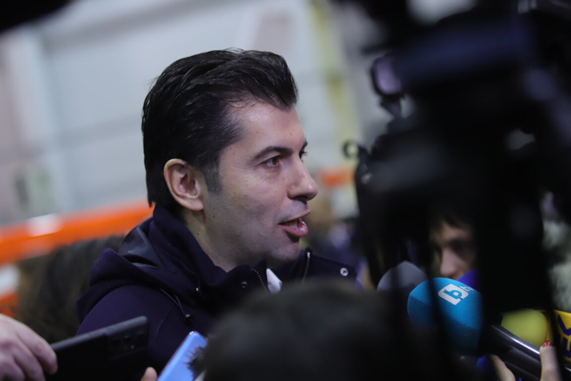 Петков декларира доверие на Денков за разговорите за ротация, не е доволен от Йоловски