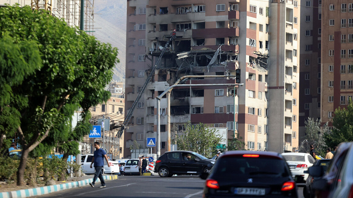 Израелските атаки вероятно ще обединят иранския народ около лидерите, заяви бивш британски дипломат